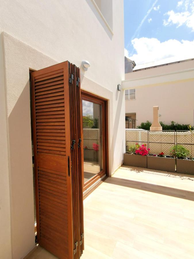 Apartments Leticia Vrsi Exterior foto